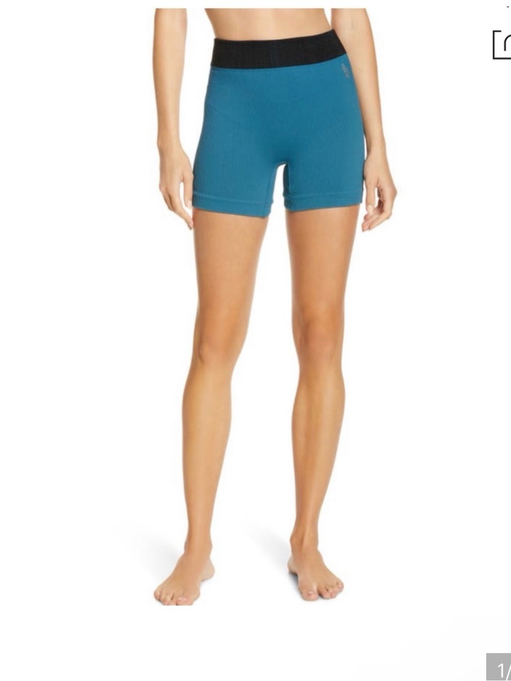 FP Movement by Free People. Prajna Short.
Bluegrass M/L